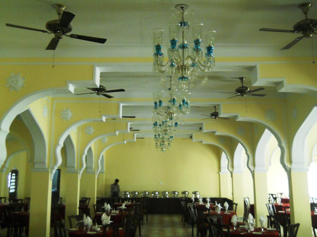 V Resorts Rajmahal Orchha Esterno foto