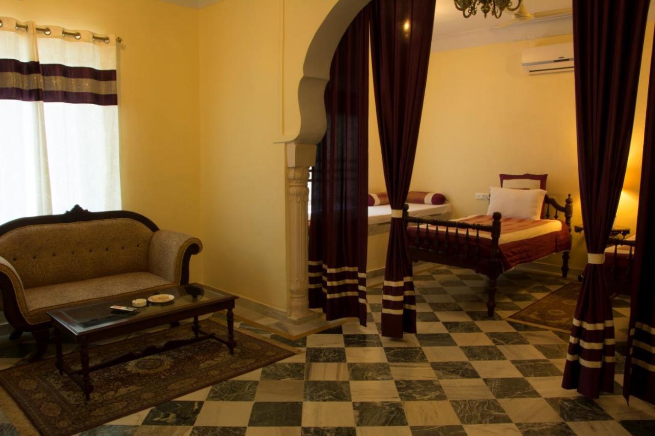 V Resorts Rajmahal Orchha Esterno foto