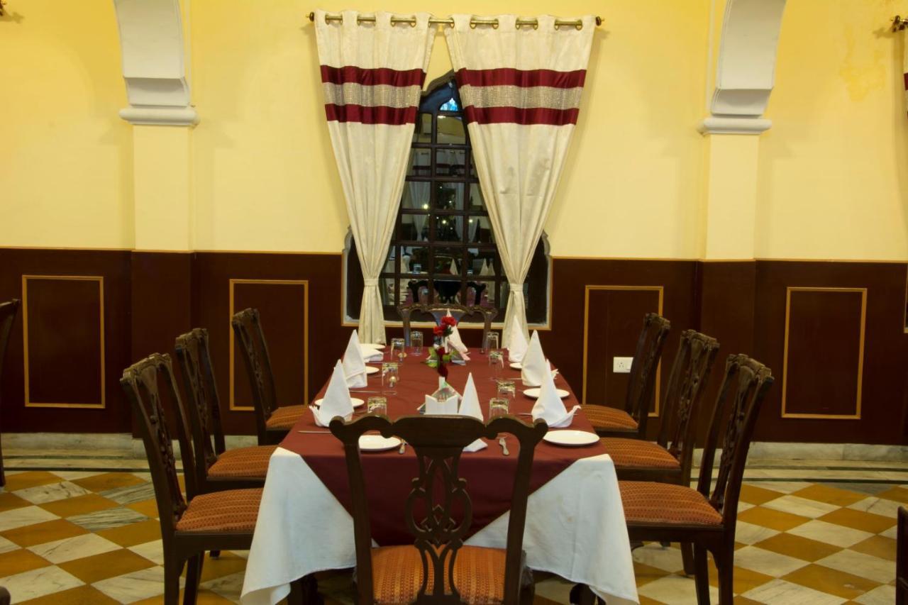 V Resorts Rajmahal Orchha Esterno foto